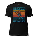 Hockey Game Outfit & Attire - Ideal Bday & Christmas Gifts for Hockey Players - Never Underestimate An Old Man With A Hockey Stick Tee - Black