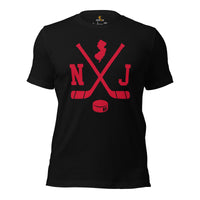 Hockey Game Outfit & Attire - Bday & Christmas Gift Ideas for Hockey Players & Goalies - Retro New Jersey Hockey Emblem Fanatic T-Shirt - Black