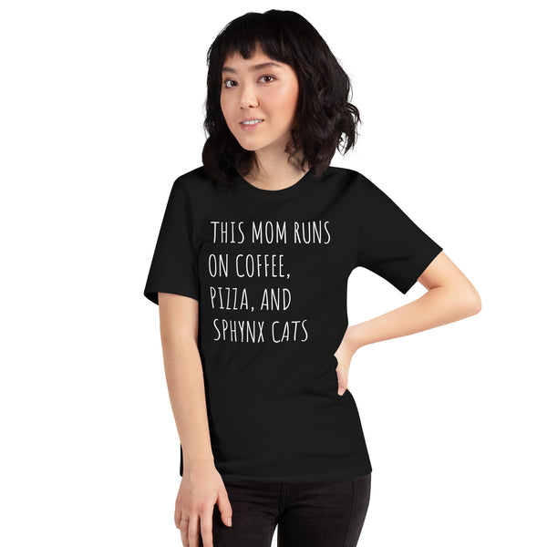 Cat Clothes & Attire - Funny Cat Mom Tee Shirts - Gifts For Cat Lovers & Owners - This Mom Runs On Coffee, Pizza & Sphynx Cats T-Shirt - Black